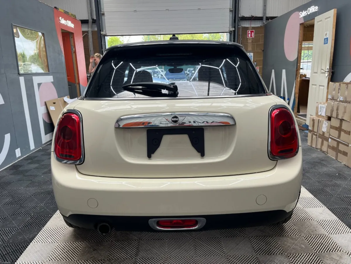 Mini Cooper 2016 MINI COOPER 1.2 AUTOMATIC / CRUIS - Image 3