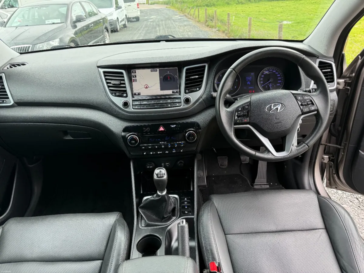 Hyundai Tucson 1.7 EXECUTIVE 5DR - Image 4