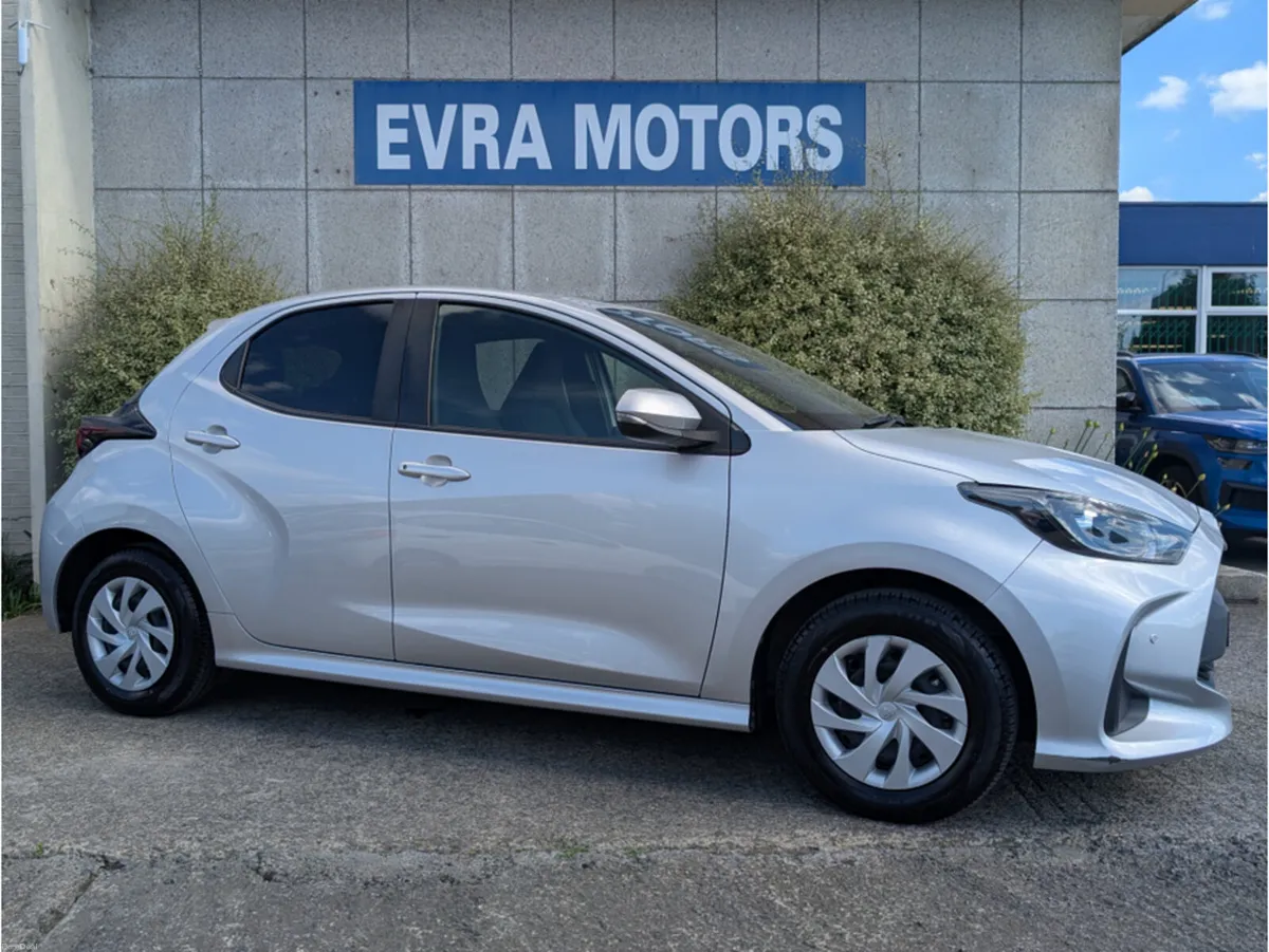 Toyota Yaris X HYBRID AUTOMATIC 1.5 PETROL //REVER - Image 3