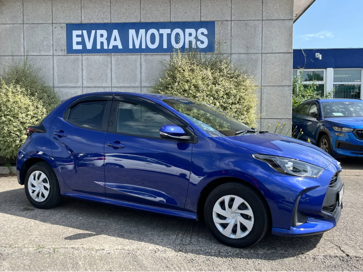 Toyota Yaris X HYBRID AUTOMATIC 1.5 PETROL //REVER - Image 3