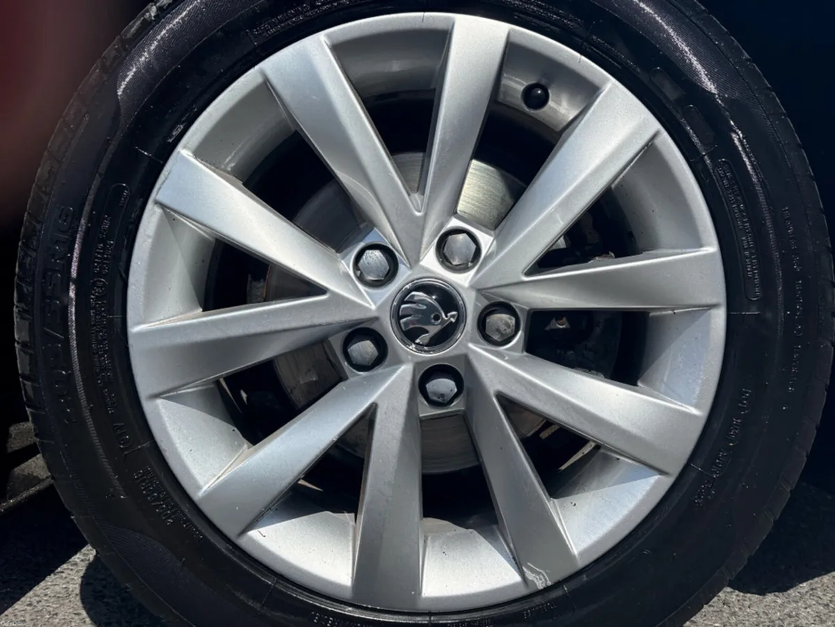 Skoda Octavia SOL 1.6 TDI 115HP DSG 4 4DR AUTO - Image 4