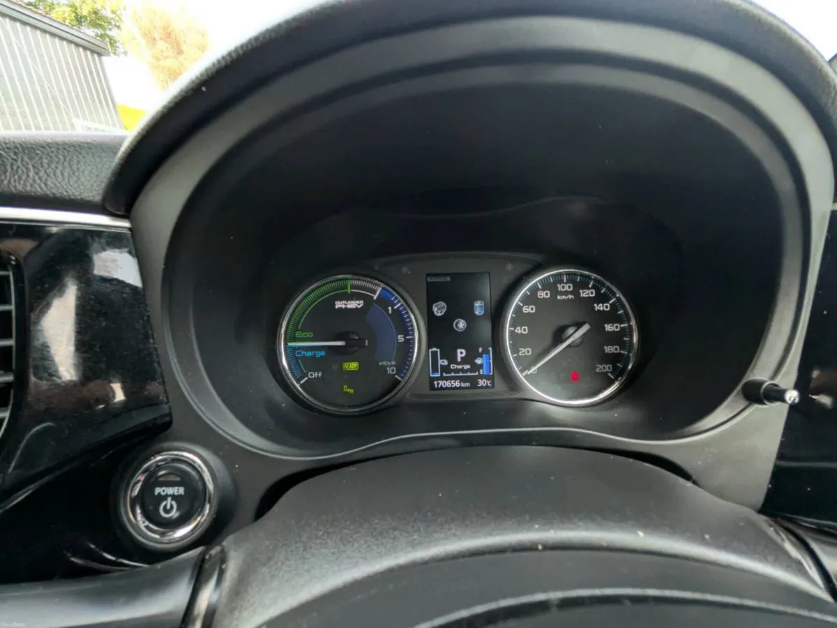 2020 Outlander PHEV S-Edition | 4WD | NCT 01/28 - Image 6