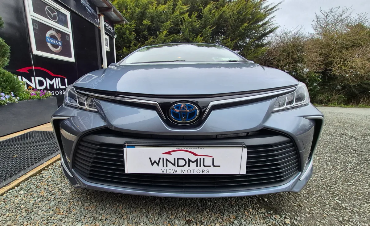 Toyota Corolla Luna Sport 1.8 Petrol Hybrid 2019 - Image 4