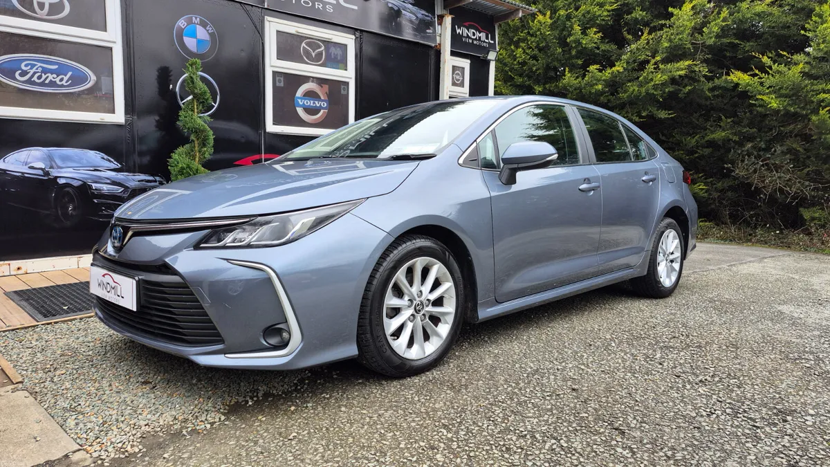 Toyota Corolla Luna Sport 1.8 Petrol Hybrid 2019 - Image 3