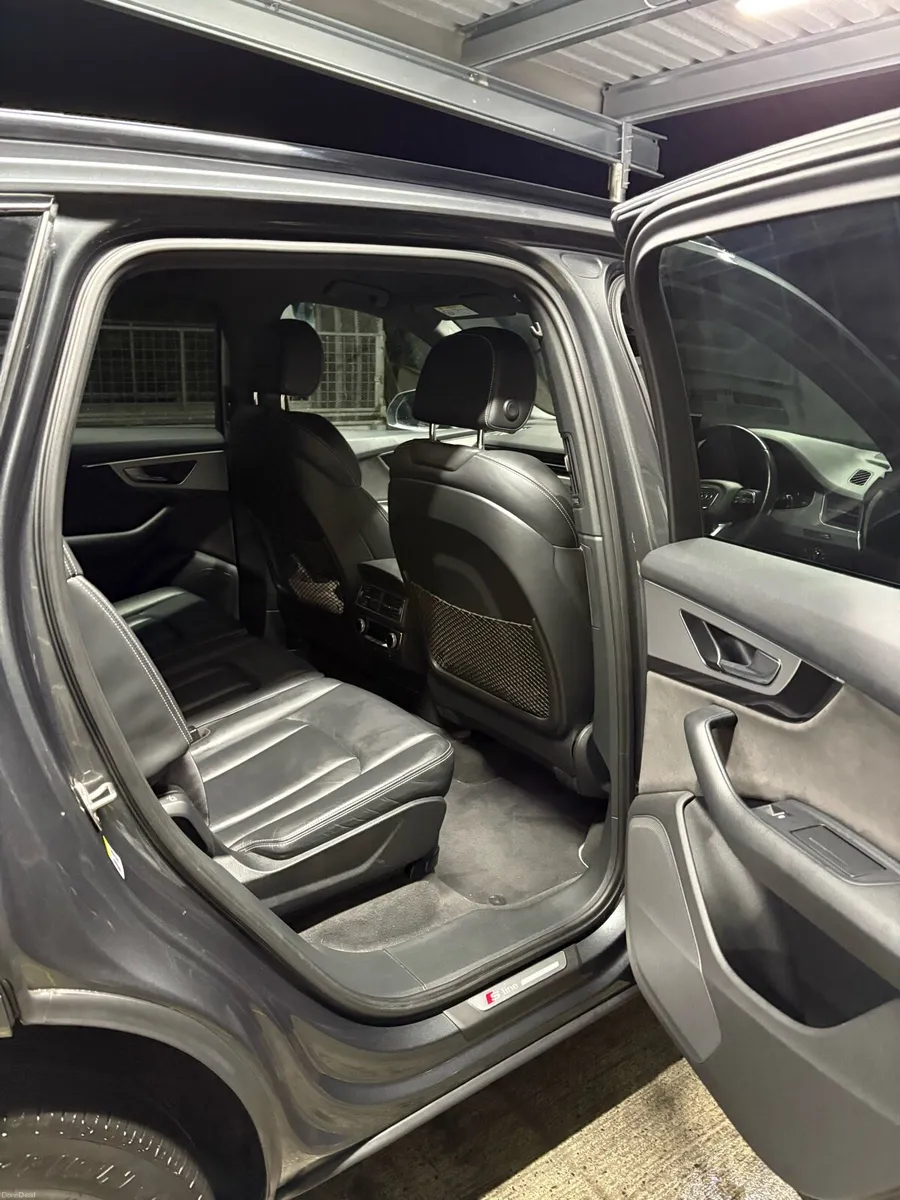 Audi Q7 - Image 5