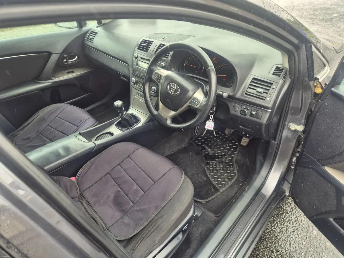 11 Toyota Avensis 1.6 Petrol Strata Sal - Image 3