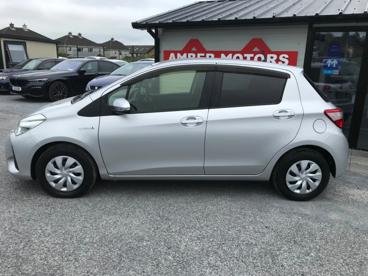 2019 TOYOTA YARIS VITZ HYBRID AUTO - Image 4