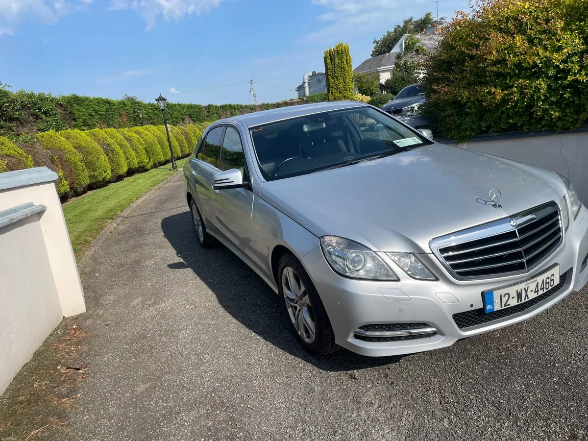 12 Mercedes-Benz  AvangardE 220 auto - Image 2
