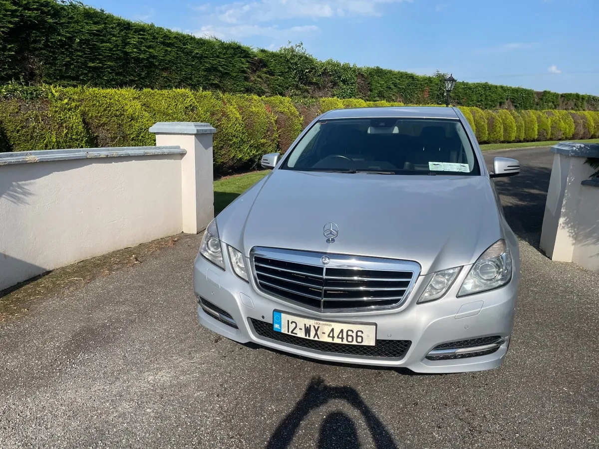 12 Mercedes-Benz  AvangardE 220 auto - Image 4