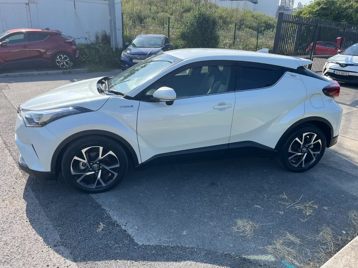TOYOTA CHR 2019, 1.8 HYBRID AUTO HIGH SPEC LOW KMS - Image 4