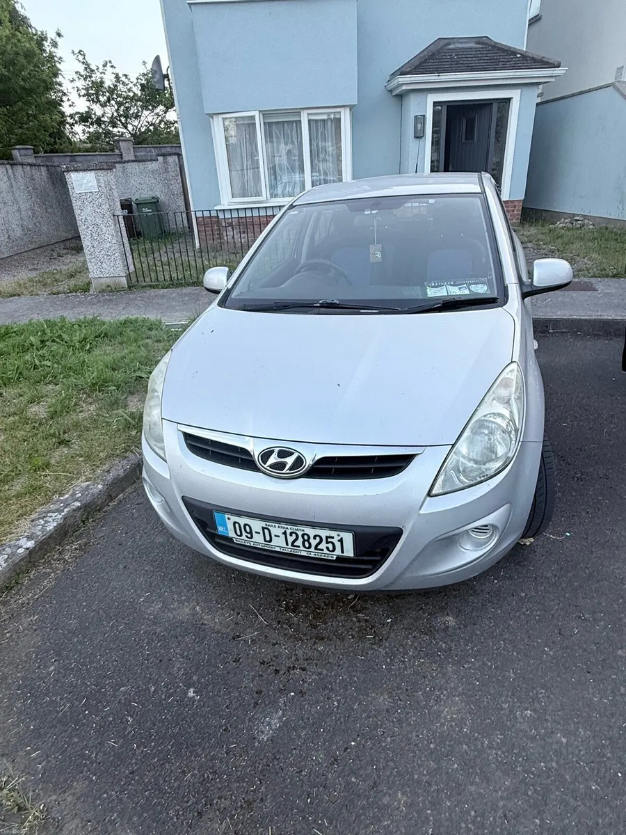 Hyundai i 20 Manual - Image 1