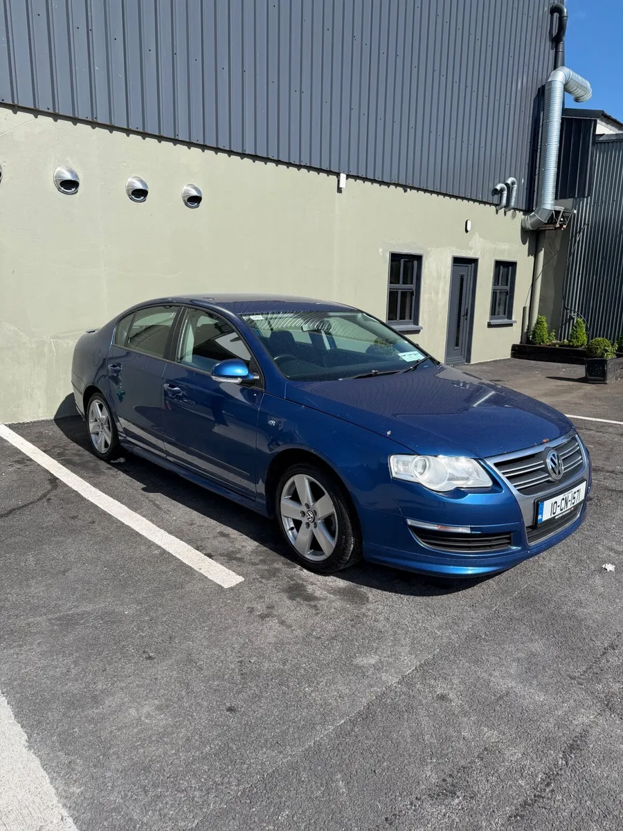 Volkswagen Passat 2010 - Image 1