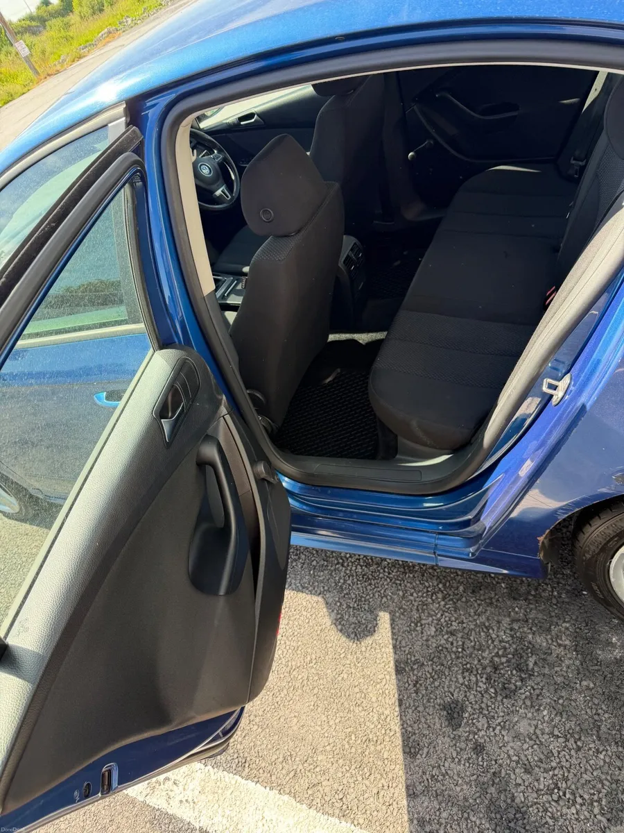 Volkswagen Passat 2010 - Image 4