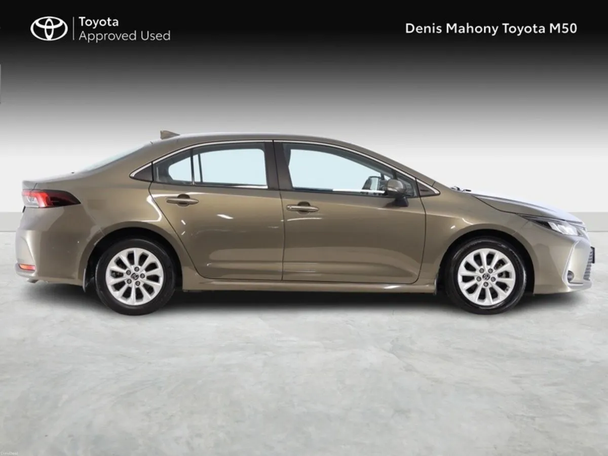 Toyota Corolla Luna Hybrid Saloon - Image 3