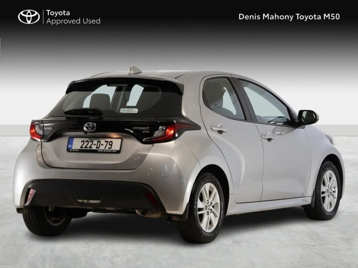 Toyota Yaris Luna Hybrid - Image 2