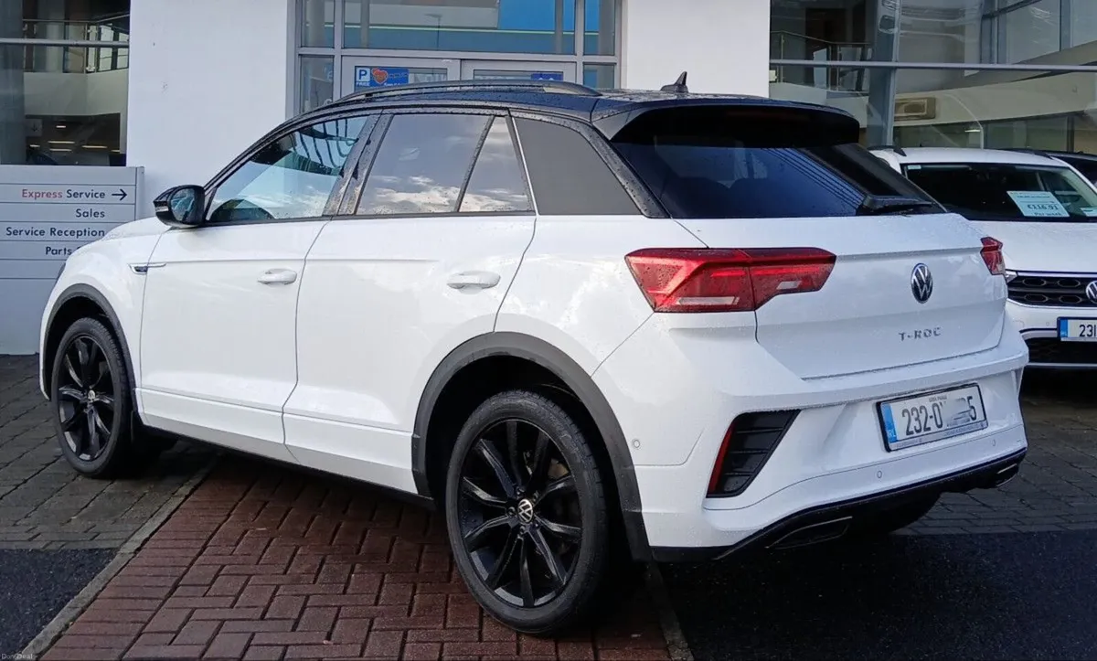 Volkswagen T-Roc R-Line 2.0 TDI 116HP **REAR VIEW - Image 4