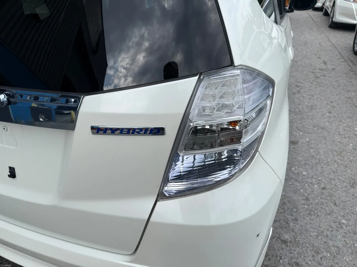 2013 Honda Fit Hybrid Automatic - Image 4