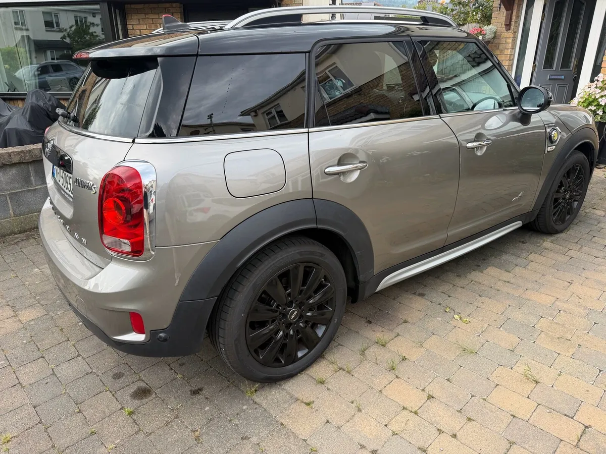 Mini Countryman petrol plug-in Hybrid - Image 2