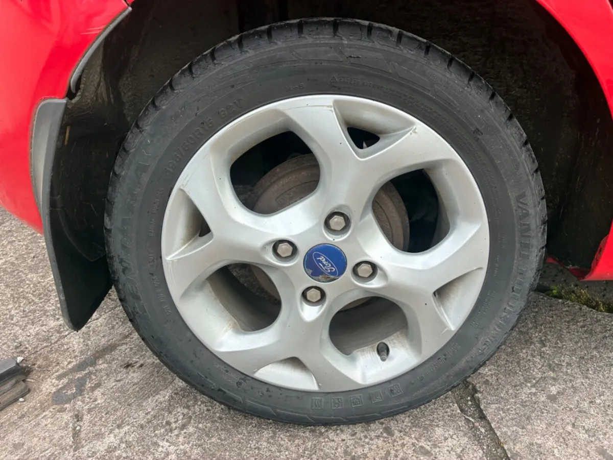 Ford Fiesta 1.25 60PS 4DR 5DR - Image 4
