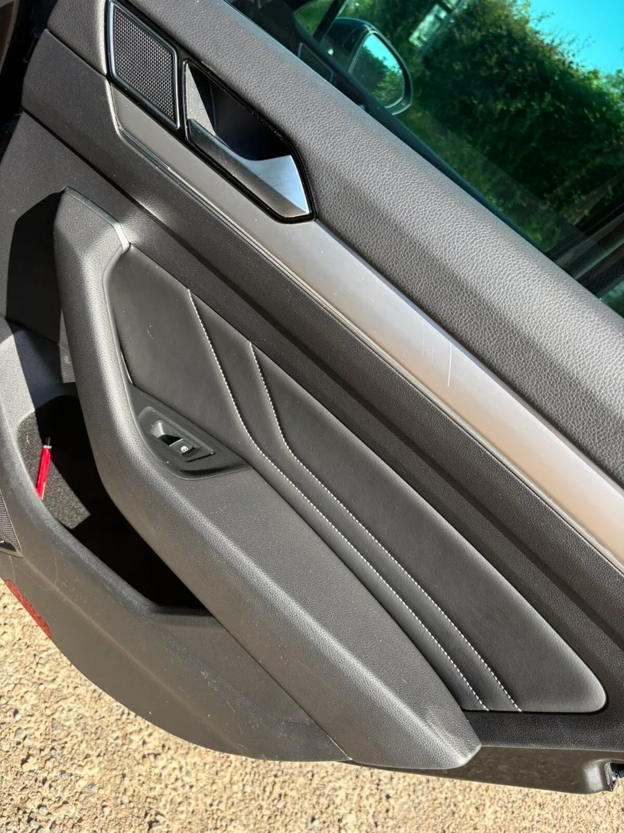 Volkswagen Passat elegance 2.0 TDI 150 bhp - Image 5