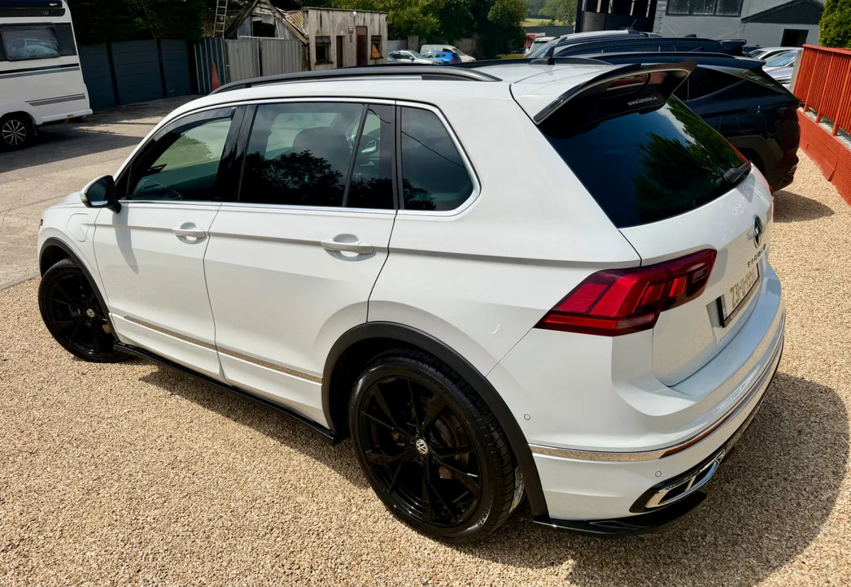 2023 Volkswagen Tiguan R-Line 1.4tsi Phev - Image 3