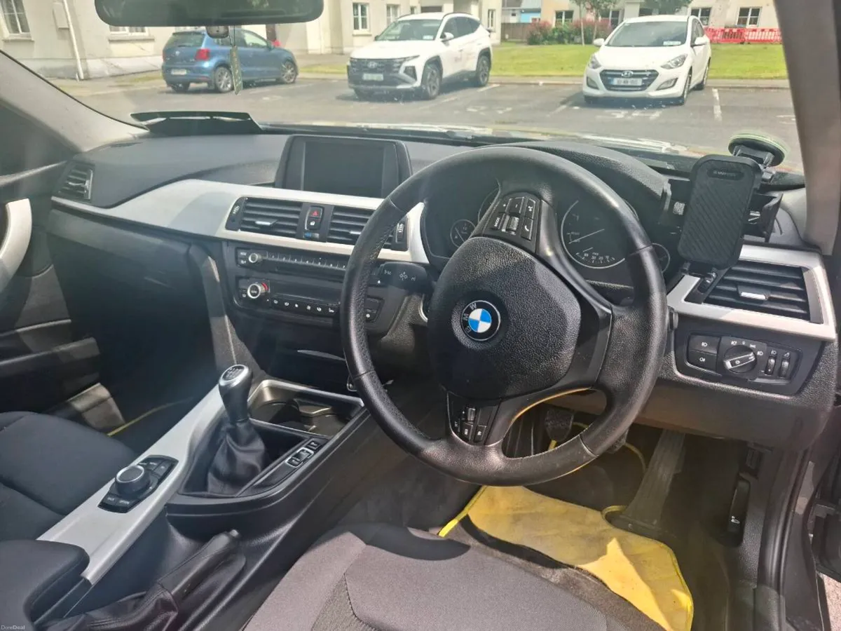 BMW 3-Series 2012 - Image 5