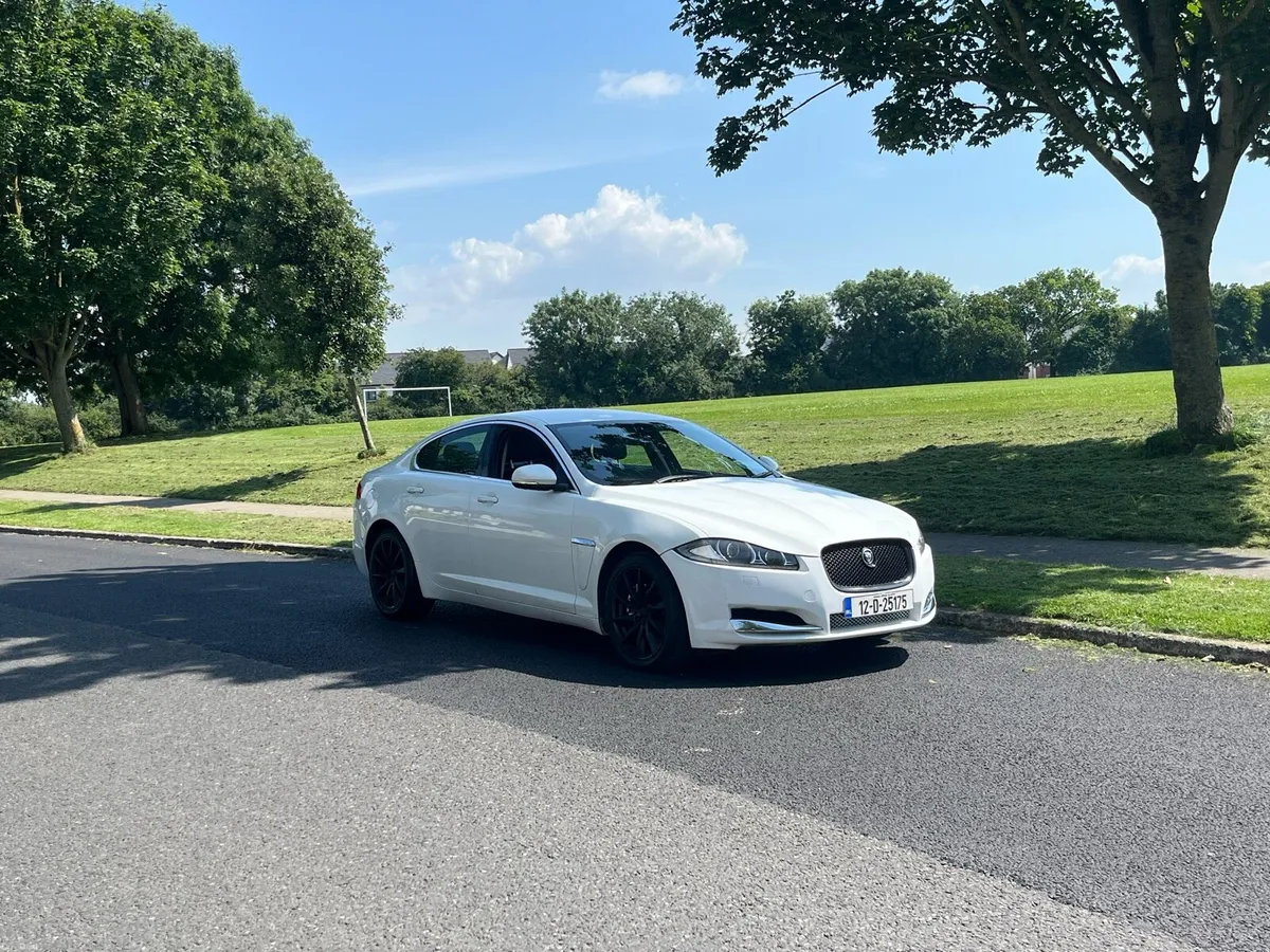 Jaguar XF 2.2 d se 4dr auto - Image 1
