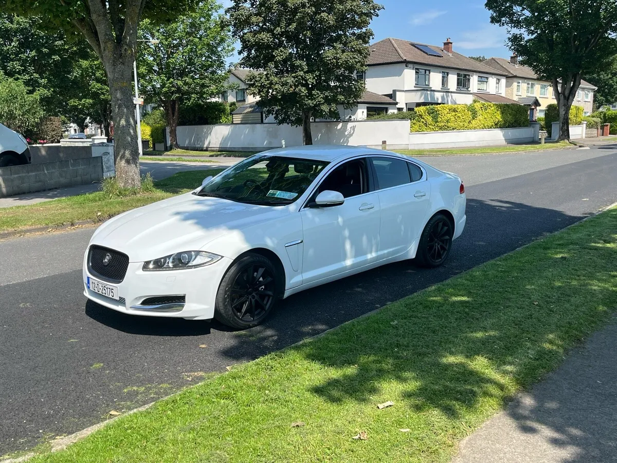 Jaguar XF 2.2 d se 4dr auto - Image 2