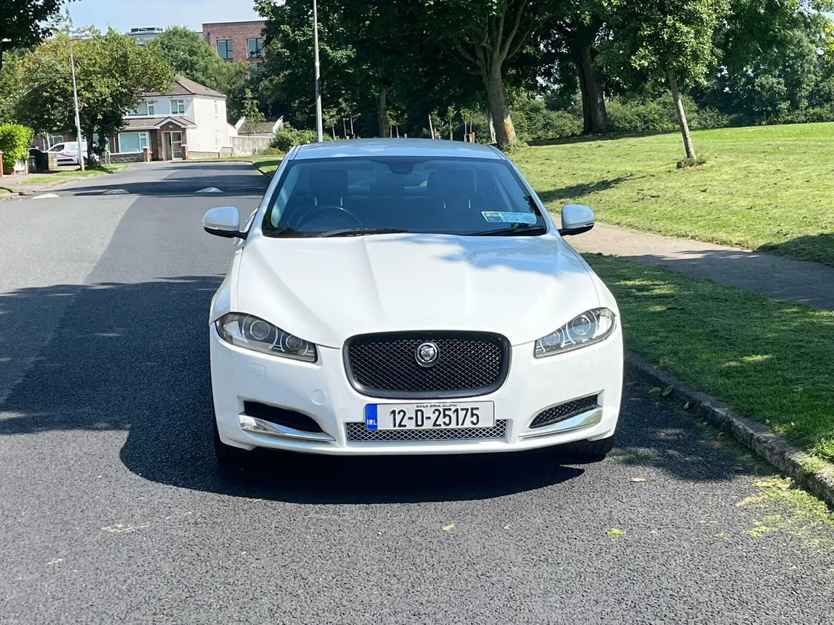 Jaguar XF 2.2 d se 4dr auto - Image 3