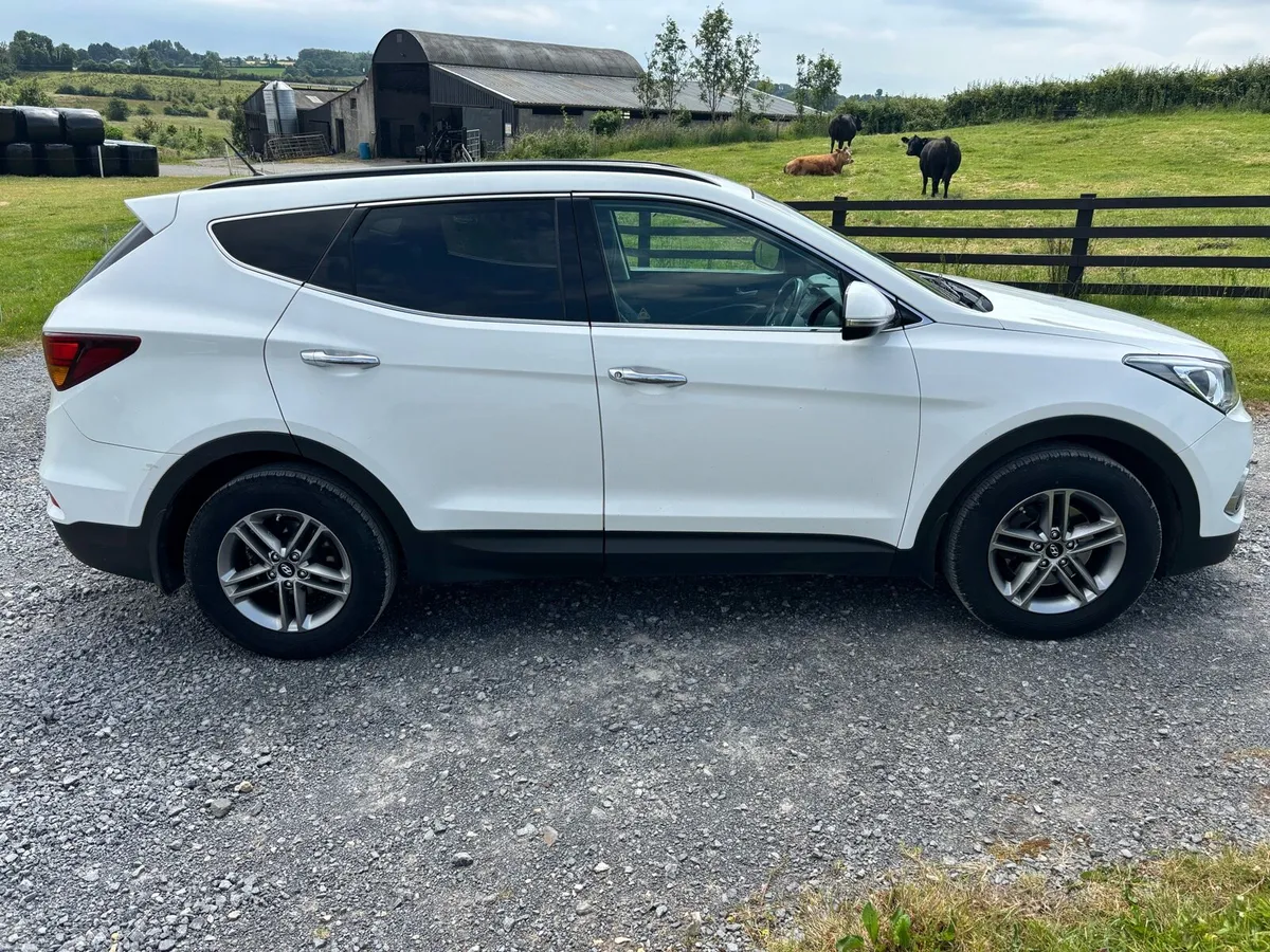 Hyundai Santa Fe Executive - Image 3