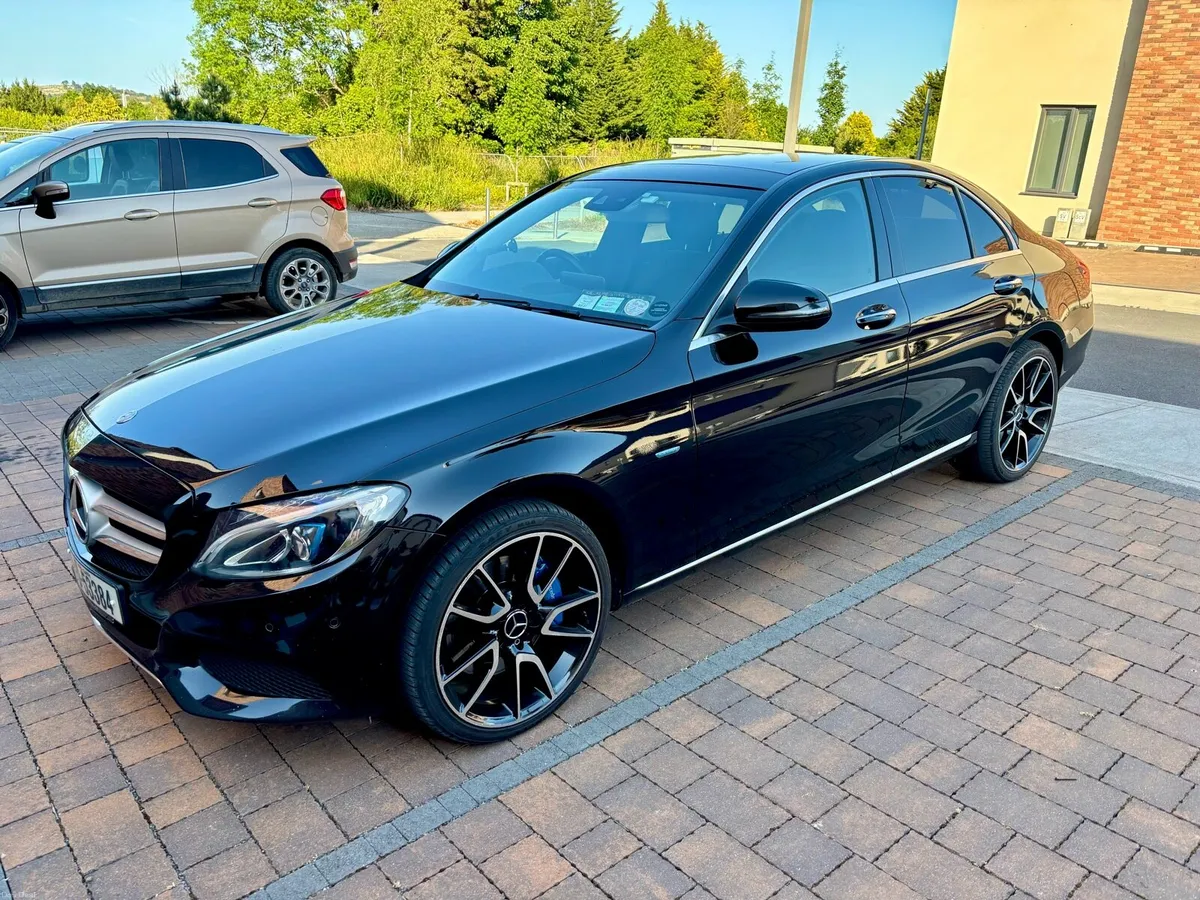 2017 (171) Mercedes-Benz C350e Premium Plus - Image 3