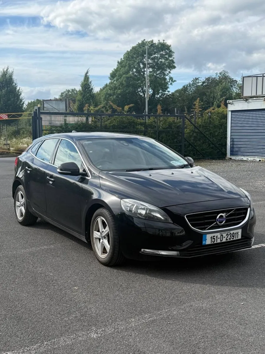 VOLVO V40🔥Automatic🔥new NCT service history - Image 1