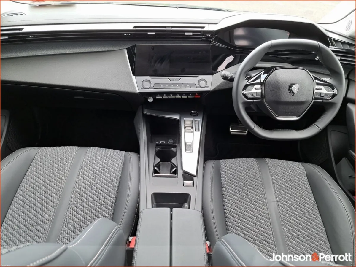 Peugeot 308 *DEMO* 1.2 MHEV 145BHP e-DCS6 Allure - Image 4