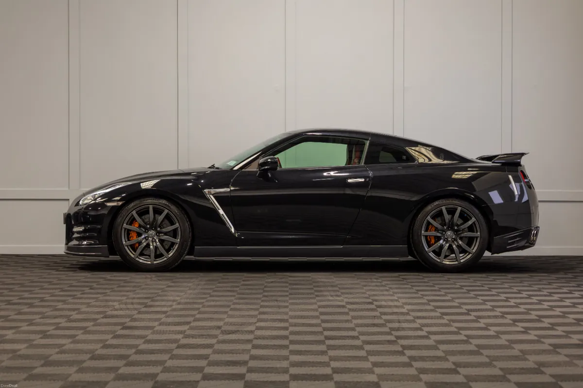 142 Nissan GT-R V6 Black Edition - Image 3