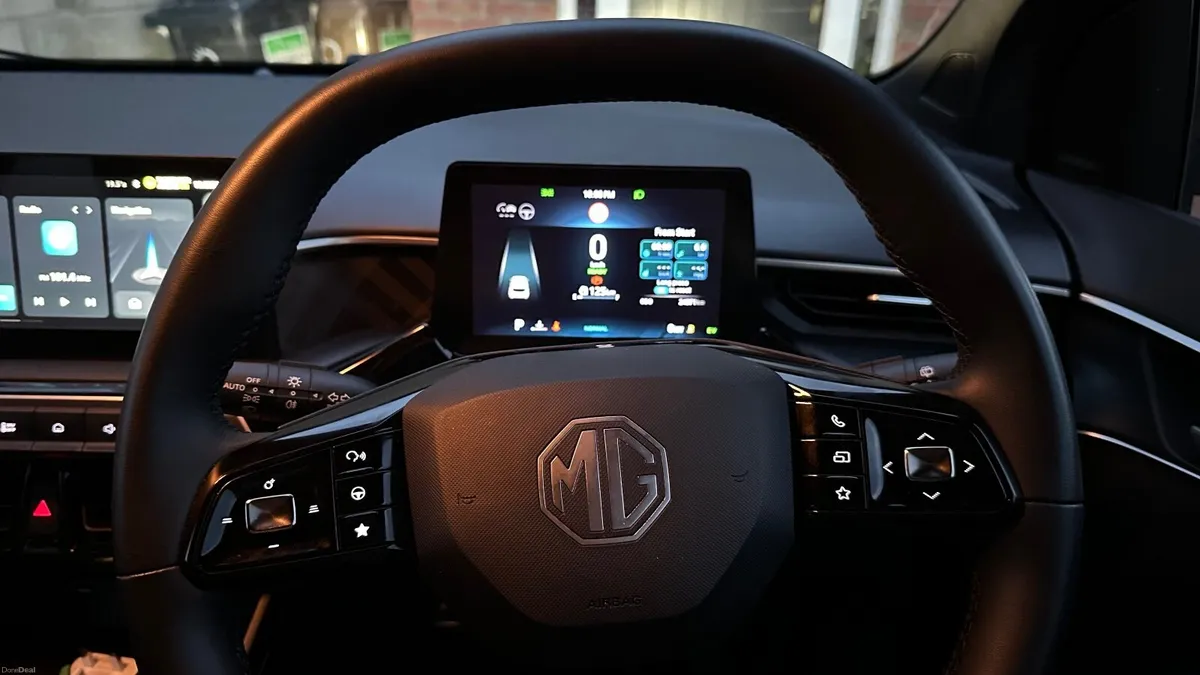 MG MG3 Hybrid Exclusive 2024, Low mileage - Image 5