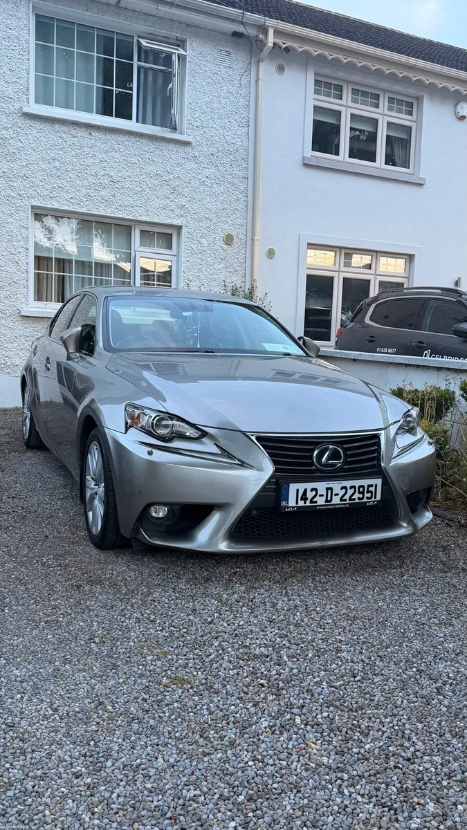 For sale Lexus is 300h - Image 1