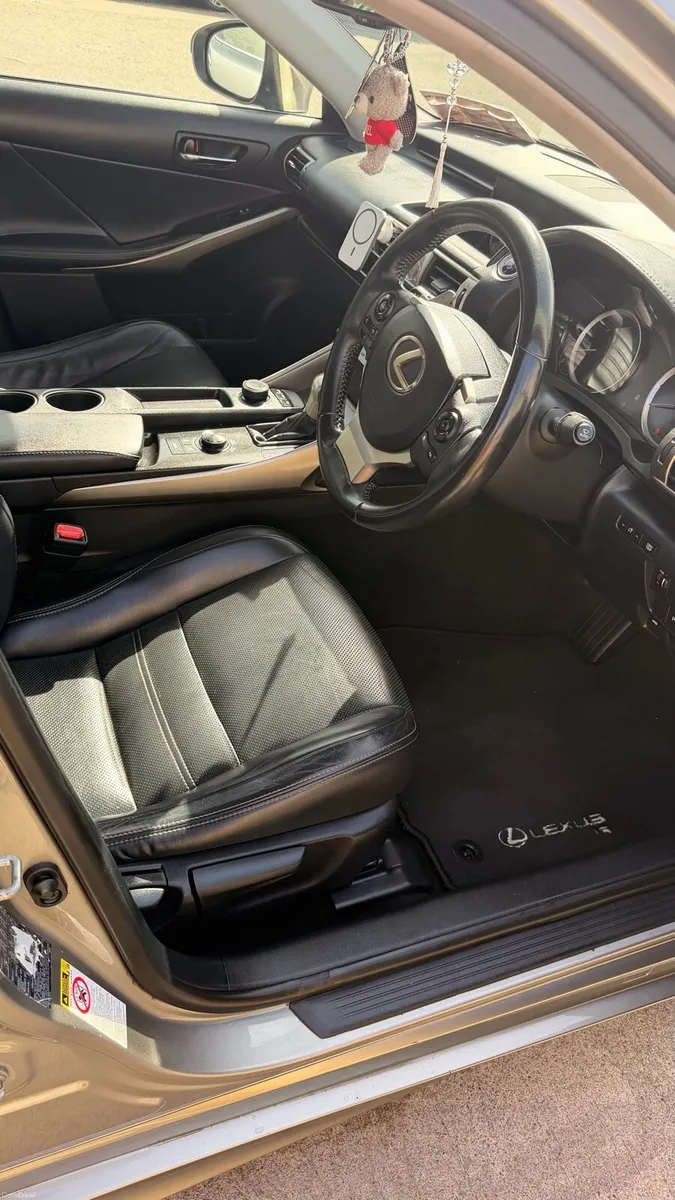 For sale Lexus is 300h - Image 3