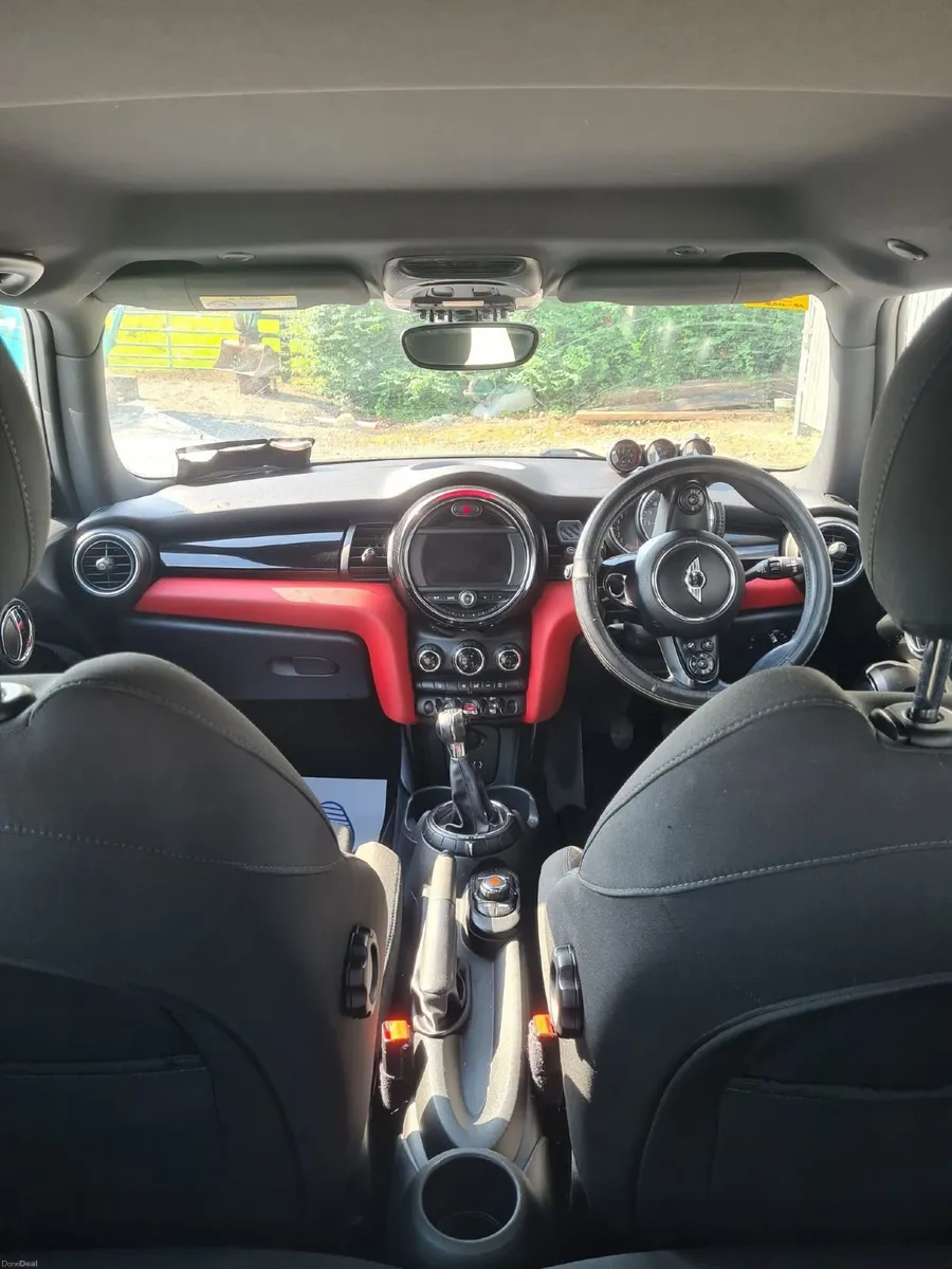 Mini Cooper 2015 - Image 2