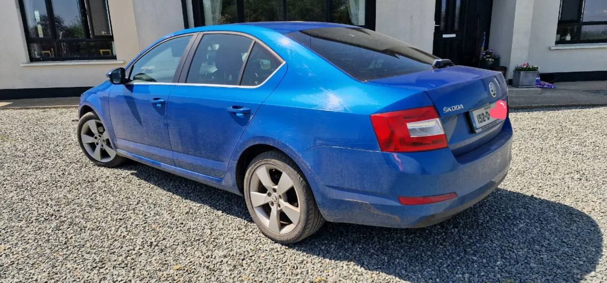 SKODA OCTAVIA ELEGANCE 1.6 TDI 105HP 4DR - Image 3
