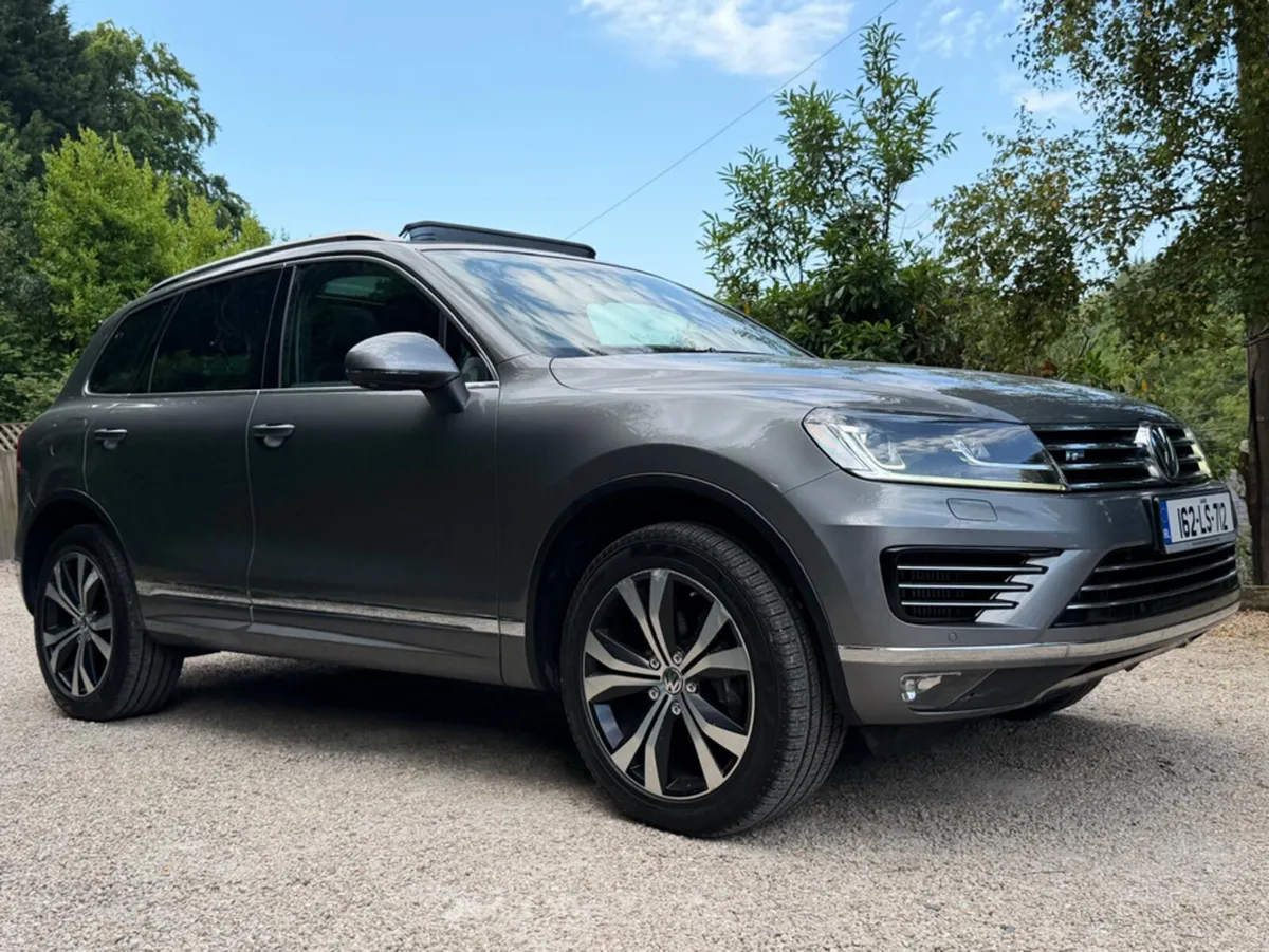 Volkswagen Touareg 3.0 TDI V6 R-LINE *Passenger…Pa - Image 2