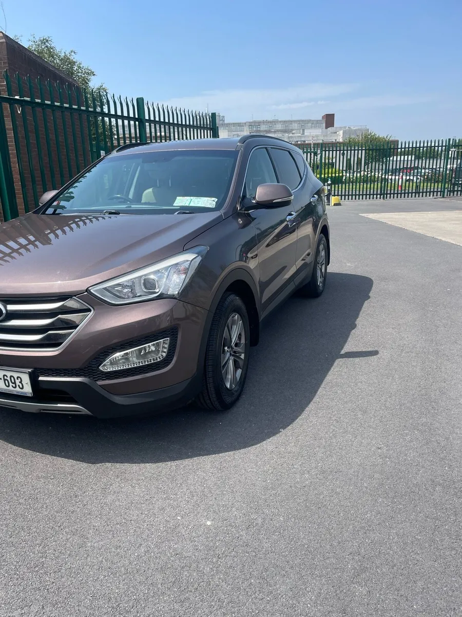 Hyundai Santa Fe 7 seater Exec Trim - Image 2