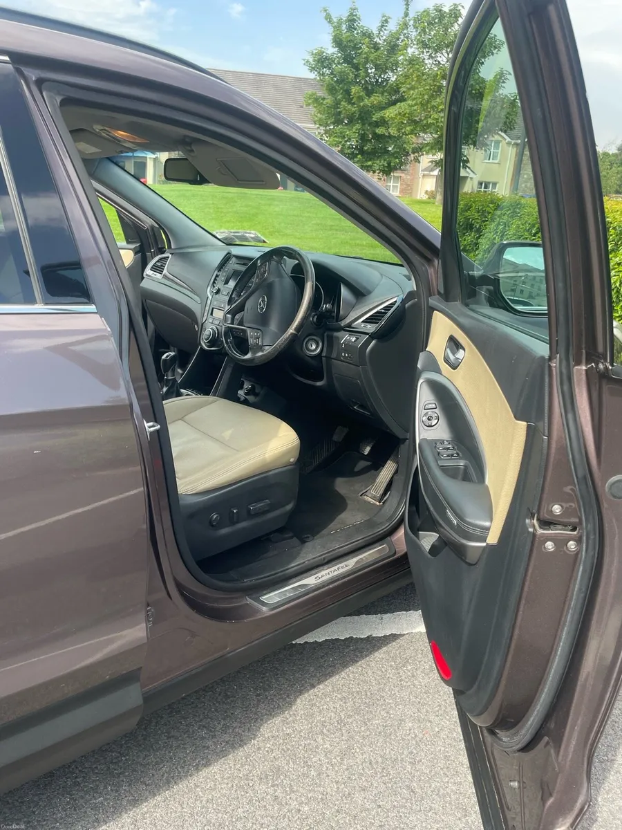Hyundai Santa Fe 7 seater Exec Trim - Image 4