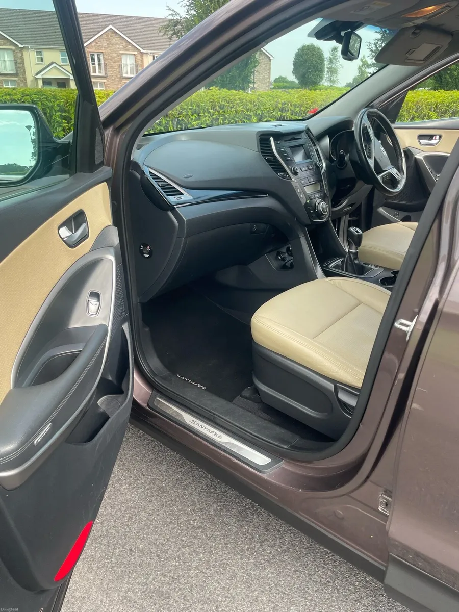 Hyundai Santa Fe 7 seater Exec Trim - Image 6