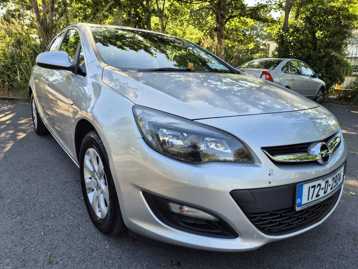 Stunning Opel Astra 2017 In Showroom Condition - Image 3