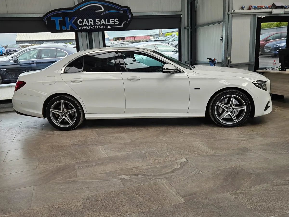 20 MERCEDES E300 E AMG LINE PREMIUM EDITION 320 BH - Image 2