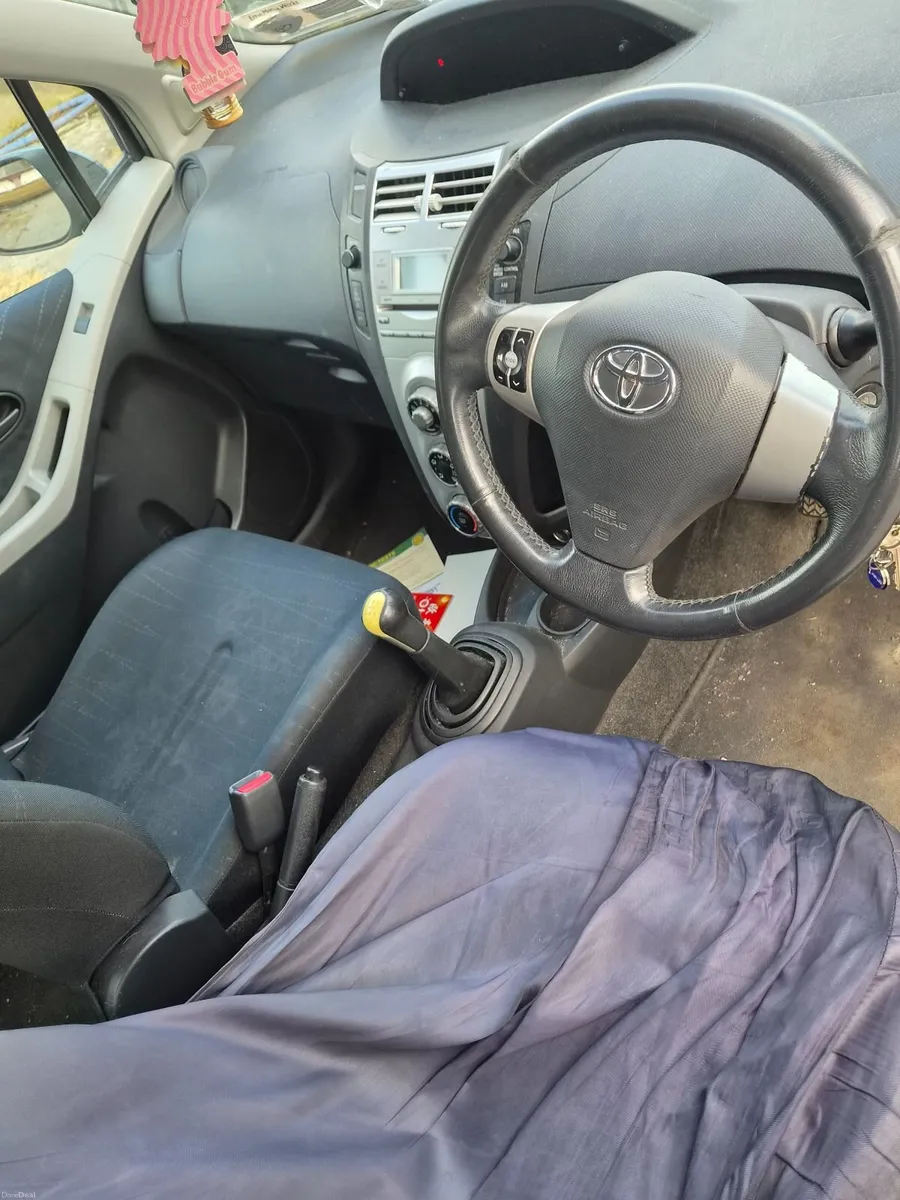 Toyota Yaris 2007 - Image 4