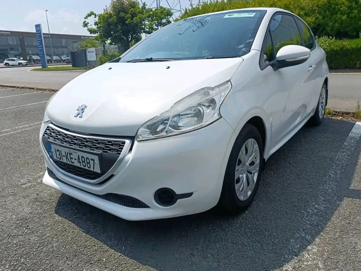 Peogeot 208  Manual Low Km. - Image 1