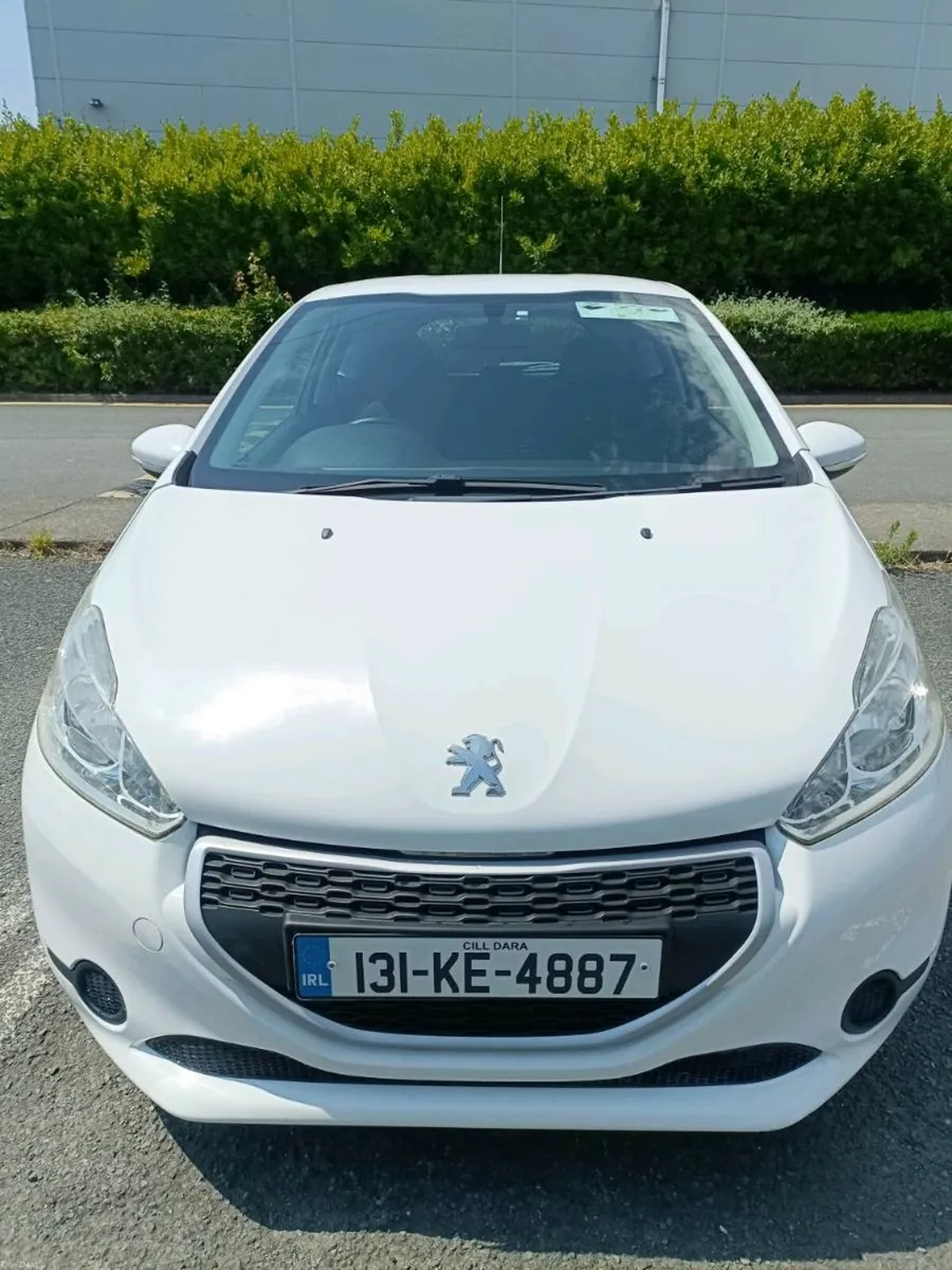 Peogeot 208  Manual Low Km. - Image 2