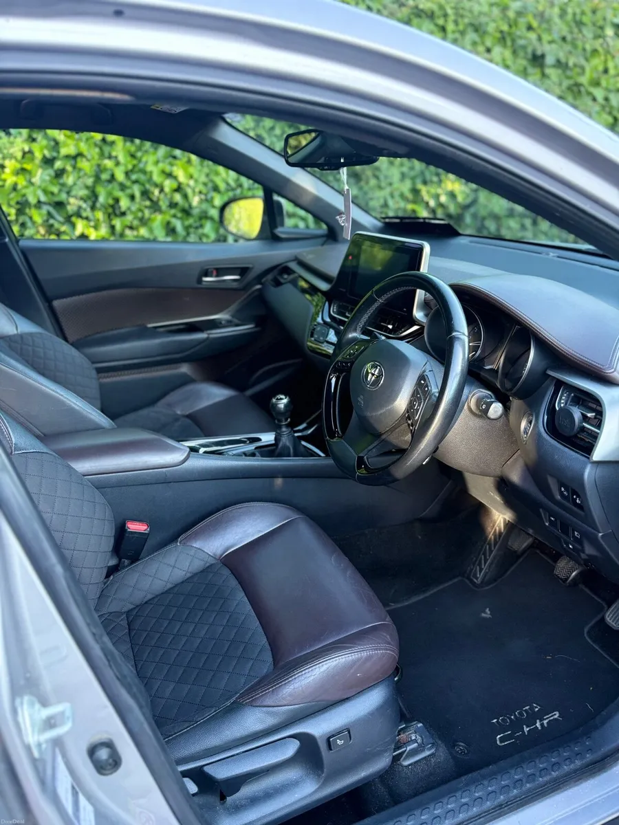 Toyota C-HR SOL 2018 - Image 3