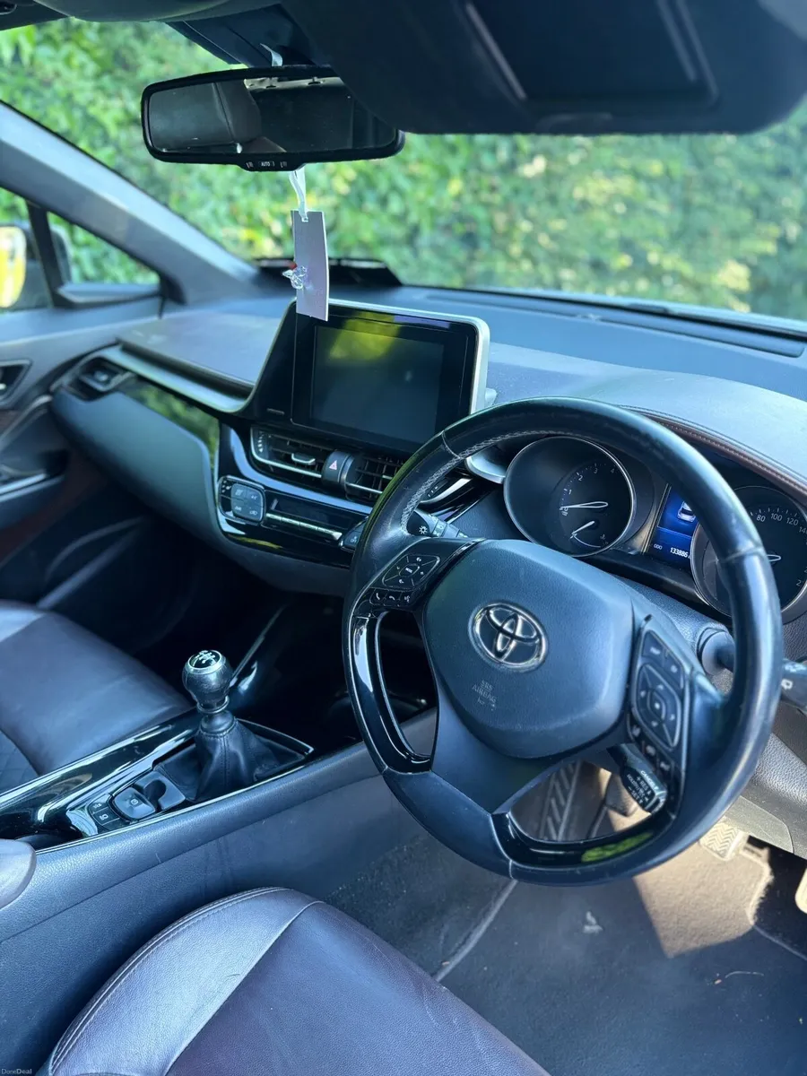 Toyota C-HR SOL 2018 - Image 4